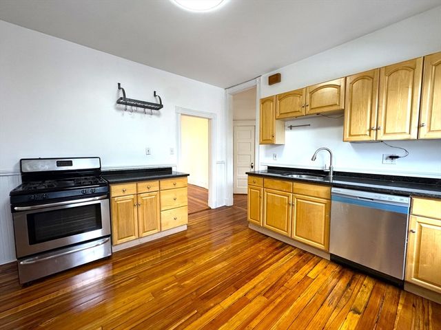 67 Washburn Ave. 2, Cambridge, MA 02140