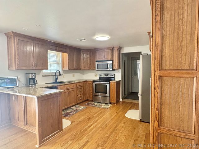 924 W Park Avenue, Checotah, OK 74426