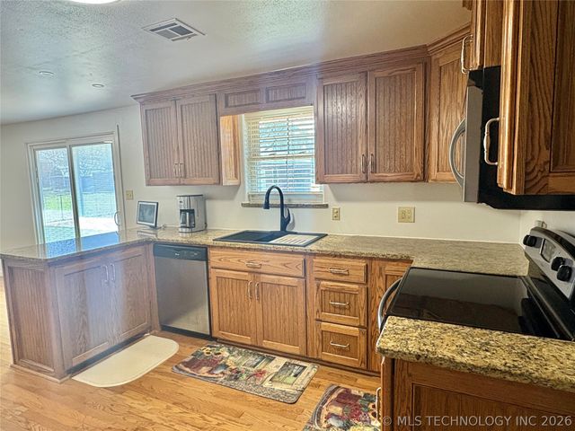 924 W Park Avenue, Checotah, OK 74426