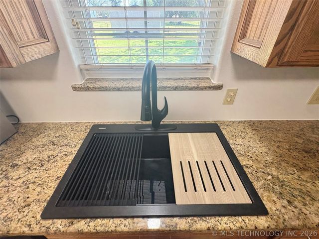 924 W Park Avenue, Checotah, OK 74426