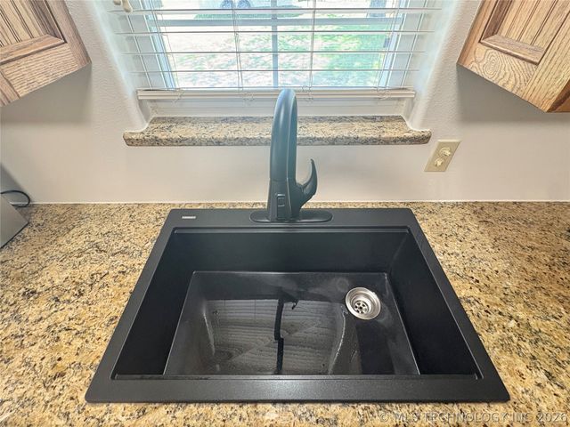 924 W Park Avenue, Checotah, OK 74426