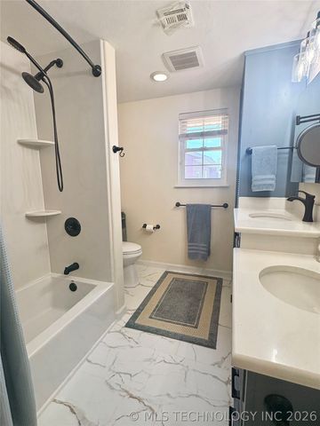 924 W Park Avenue, Checotah, OK 74426