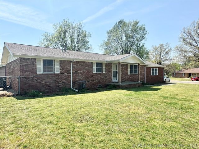 924 W Park Avenue, Checotah, OK 74426