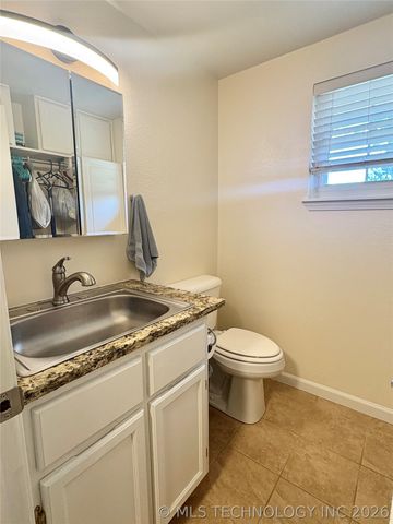 924 W Park Avenue, Checotah, OK 74426