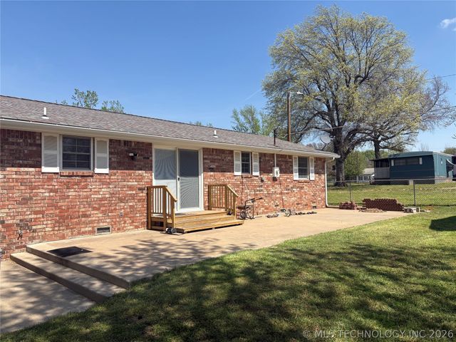 924 W Park Avenue, Checotah, OK 74426