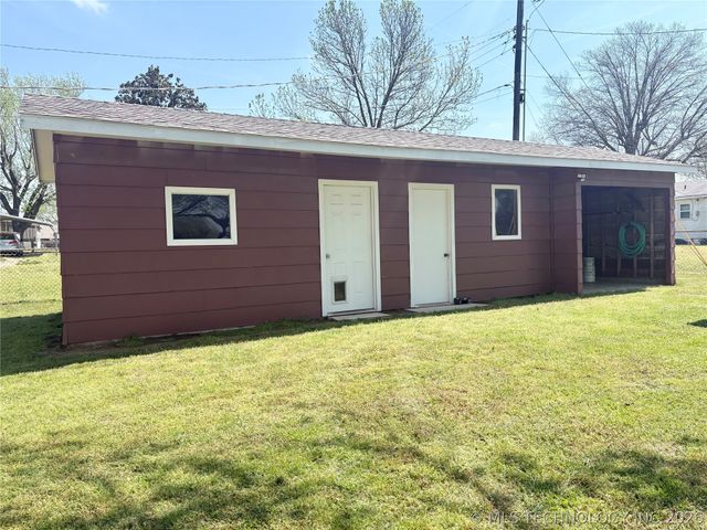 924 W Park Avenue, Checotah, OK 74426