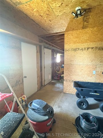 924 W Park Avenue, Checotah, OK 74426