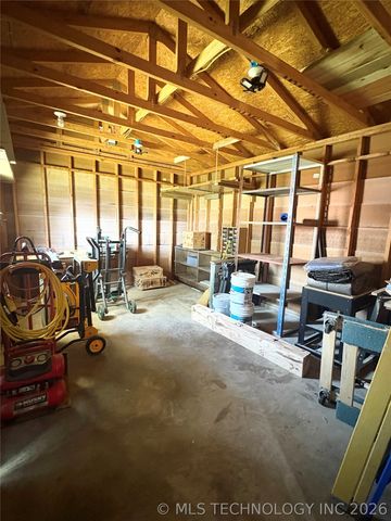 924 W Park Avenue, Checotah, OK 74426