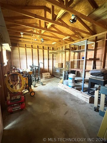 924 W Park Avenue, Checotah, OK 74426