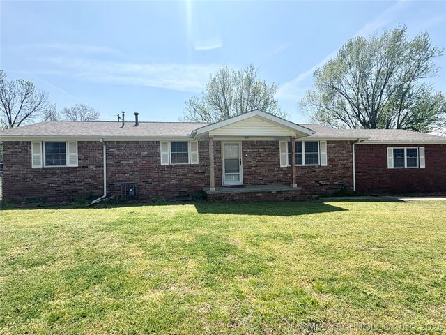 924 W Park Avenue, Checotah, OK 74426