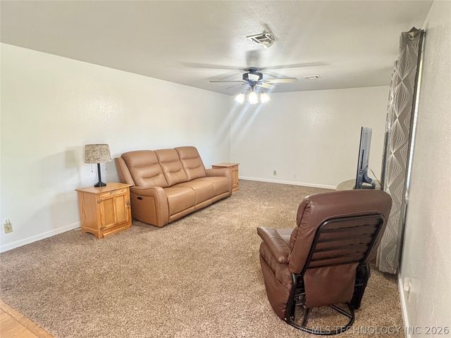 924 W Park Avenue, Checotah, OK 74426