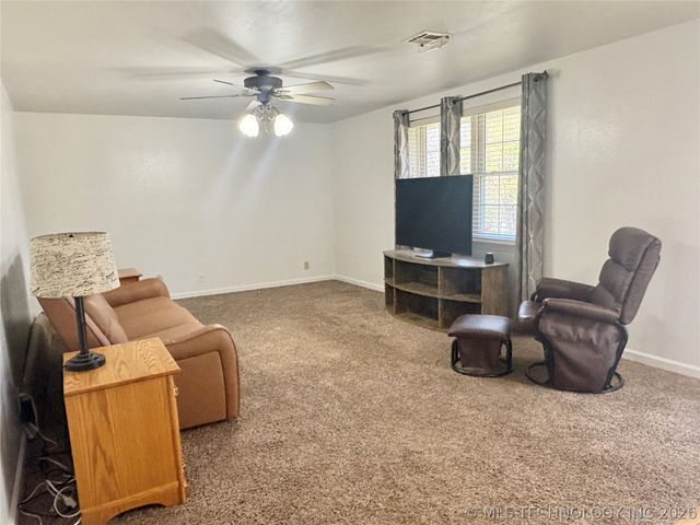 924 W Park Avenue, Checotah, OK 74426