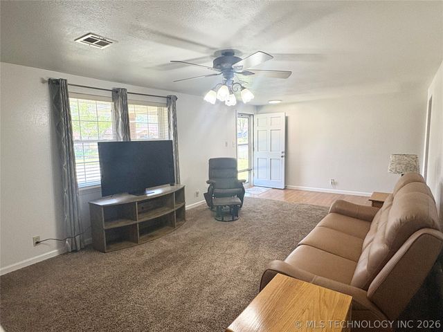 924 W Park Avenue, Checotah, OK 74426