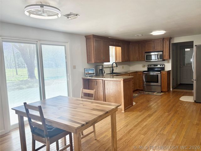 924 W Park Avenue, Checotah, OK 74426