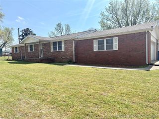 924 W Park Avenue, Checotah, OK 74426