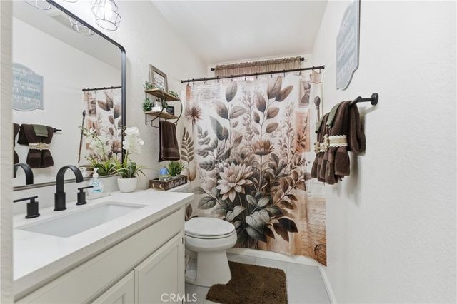 2505 W Avenue K4, Lancaster, CA 93536