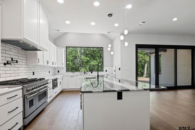 1013 County Road 4420, Mt Pleasant, TX 75455