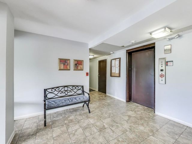 6660 S Brainard Avenue 103, Countryside, IL 60525