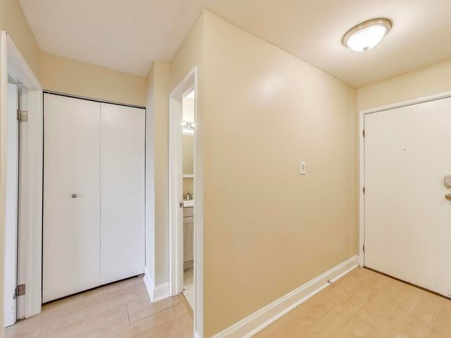 6660 S Brainard Avenue 103, Countryside, IL 60525