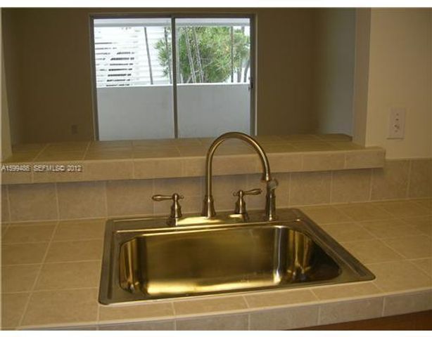 500 BAYVIEW Drive 122, Sunny Isles Beach, FL 33160