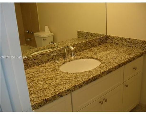 500 BAYVIEW Drive 122, Sunny Isles Beach, FL 33160