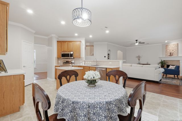 936 PERSIAN GDN, San Antonio, TX 78260