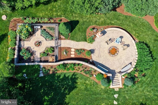 105 BELLOWS CT, Lewisberry, PA 17339