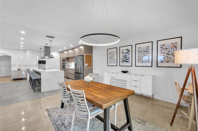 16601 Sapphire Mnr, Weston, FL 33331