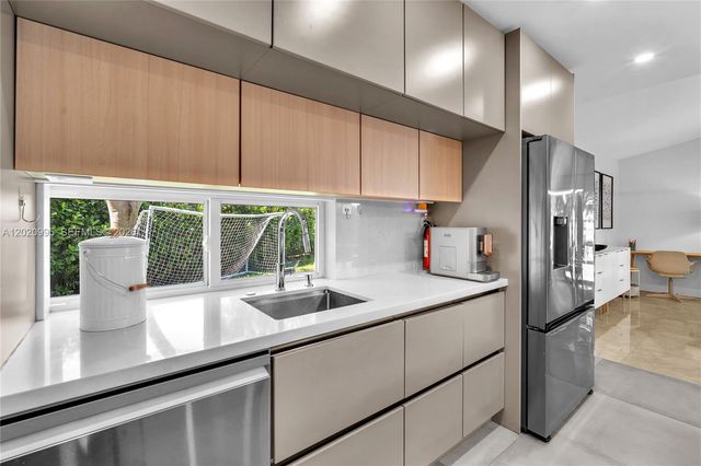 16601 Sapphire Mnr, Weston, FL 33331
