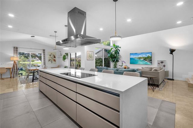 16601 Sapphire Mnr, Weston, FL 33331