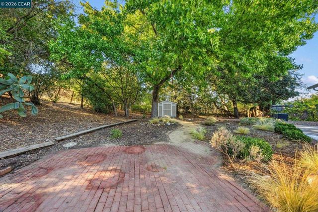 37 Cornell Ct, Pleasant Hill, CA 94523