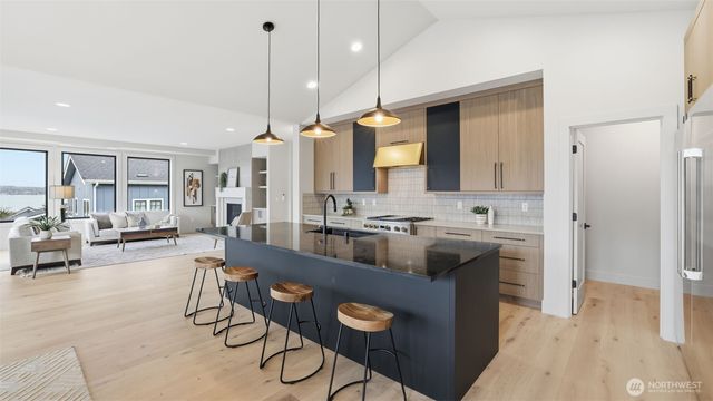 1015 N 35th Street, Renton, WA 98056