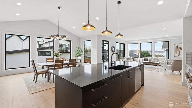 1015 N 35th Street, Renton, WA 98056