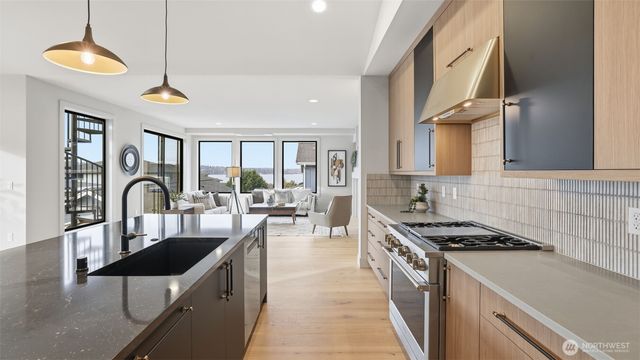 1015 N 35th Street, Renton, WA 98056