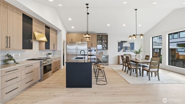 1015 N 35th Street, Renton, WA 98056