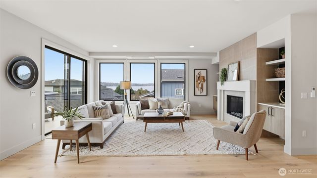1015 N 35th Street, Renton, WA 98056