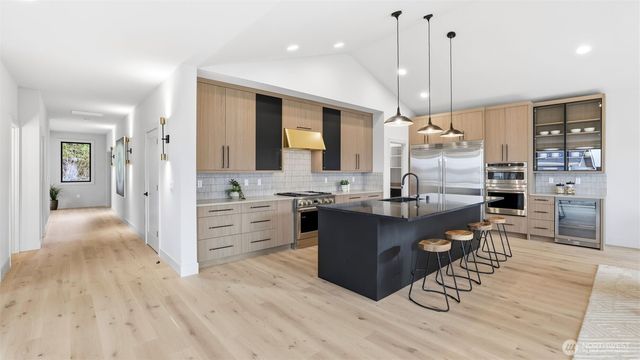 1015 N 35th Street, Renton, WA 98056