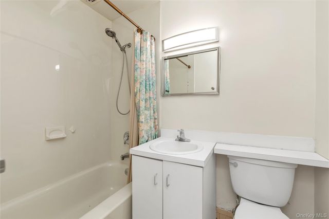 200 Atlantic Avenue 209, Lynbrook, NY 11563