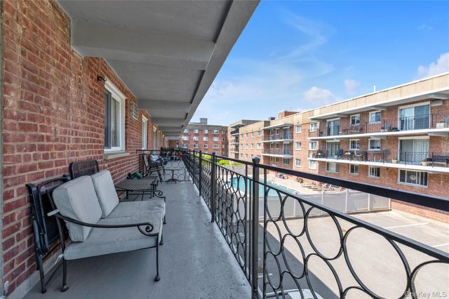 200 Atlantic Avenue 209, Lynbrook, NY 11563