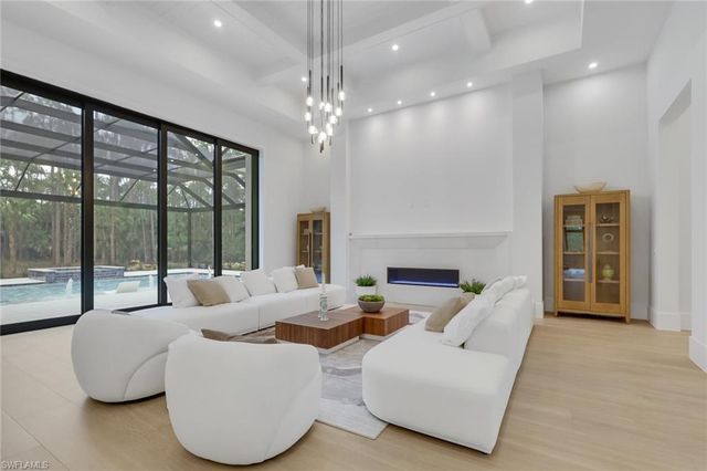 5025 Boxwood WAY, Naples, FL 34116