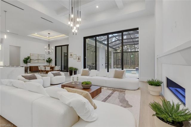 5025 Boxwood WAY, Naples, FL 34116