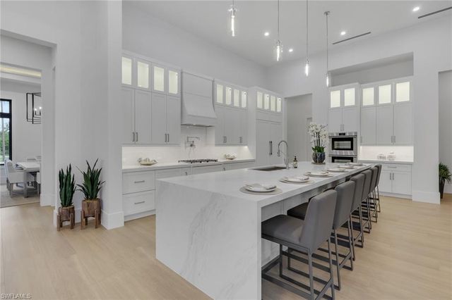 5025 Boxwood WAY, Naples, FL 34116