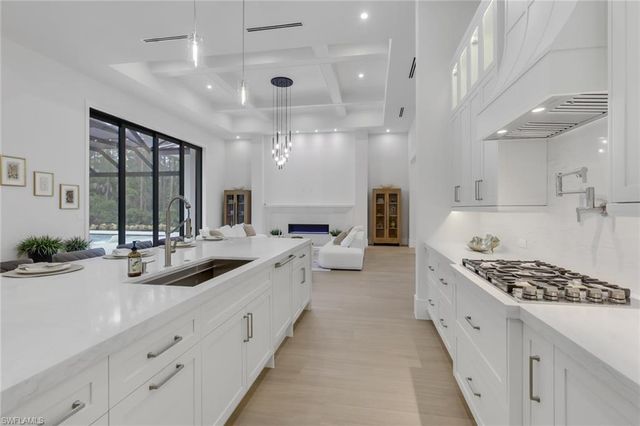 5025 Boxwood WAY, Naples, FL 34116