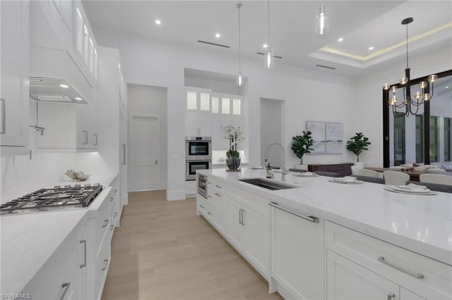5025 Boxwood WAY, Naples, FL 34116