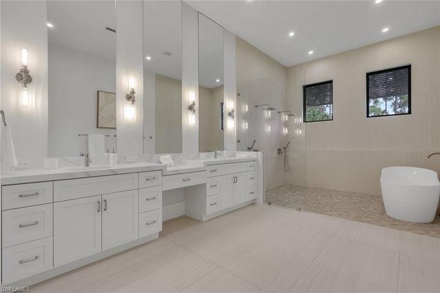 5025 Boxwood WAY, Naples, FL 34116