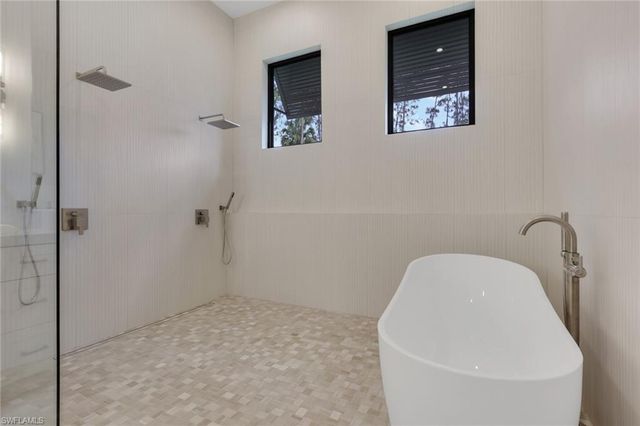 5025 Boxwood WAY, Naples, FL 34116