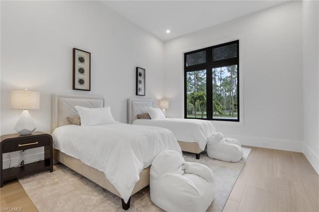 5025 Boxwood WAY, Naples, FL 34116