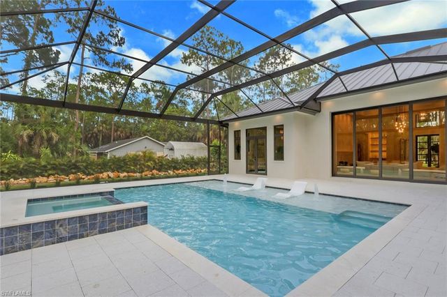 5025 Boxwood WAY, Naples, FL 34116