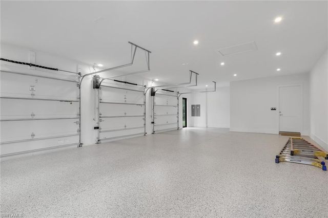 5025 Boxwood WAY, Naples, FL 34116