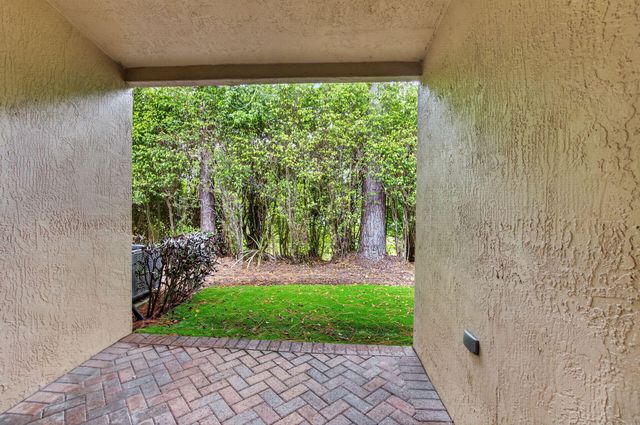 6410 Park Lake Circle, Boynton Beach, FL 33437